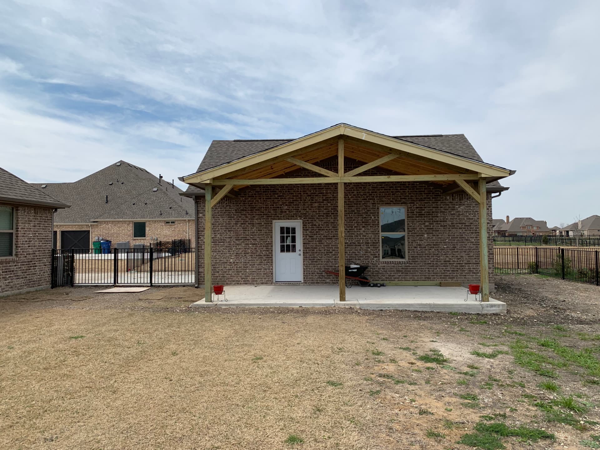 Detached Brick Garage with Covered Patio, photo 2