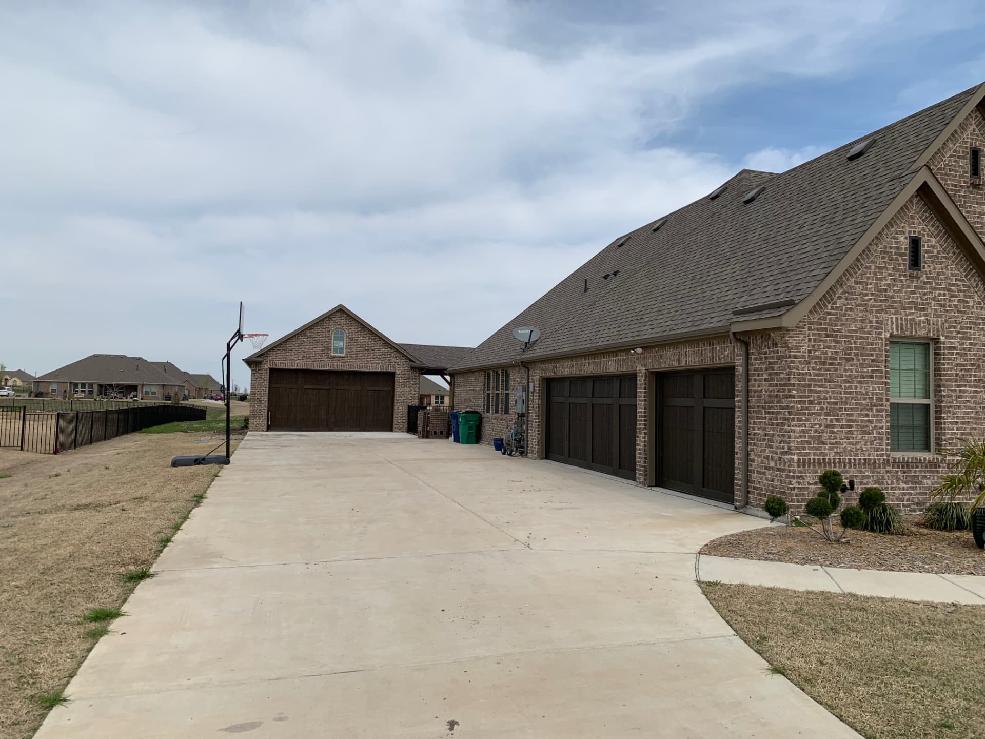 Detached Brick Garage with Covered Patio, photo 1